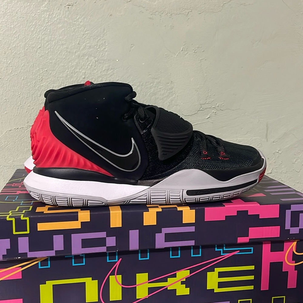 NIKE KYRIE 6 BRED